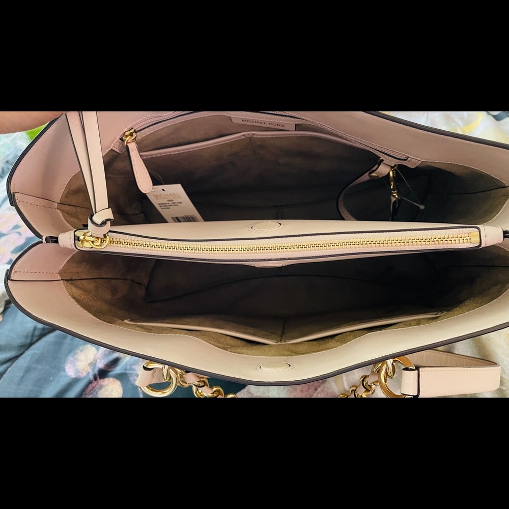 Michael kors bags, brand new and from a smoke free. - Picture 4 of 5